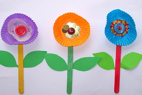 Spring Crafts project with flowers made of paper
