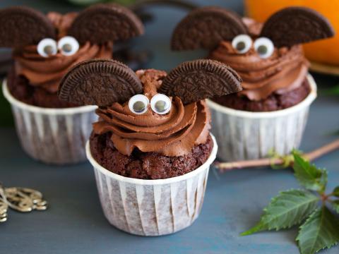 chocolate cupcakes decorated as bats