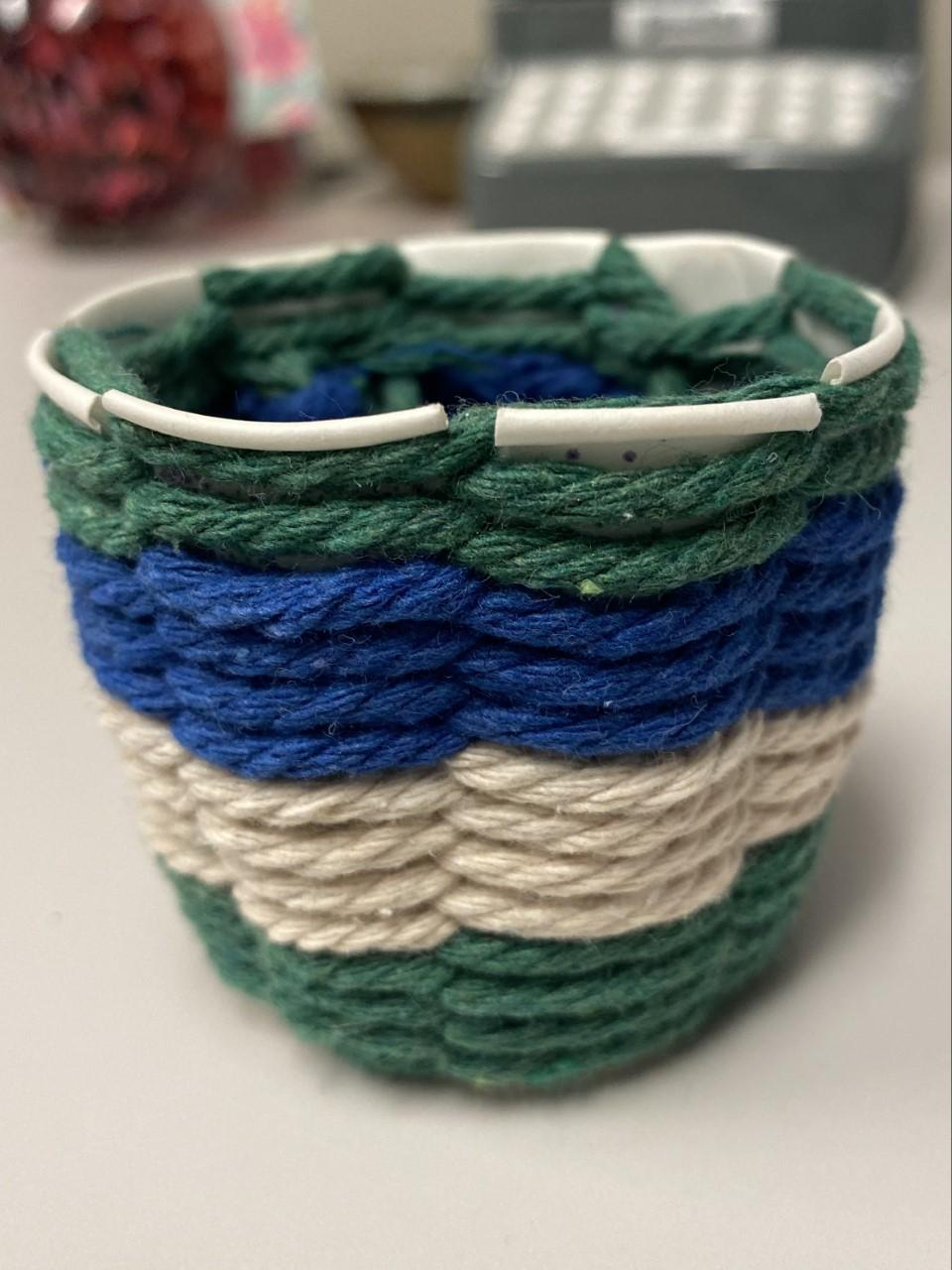 Cup weaving with paper cup and yarn